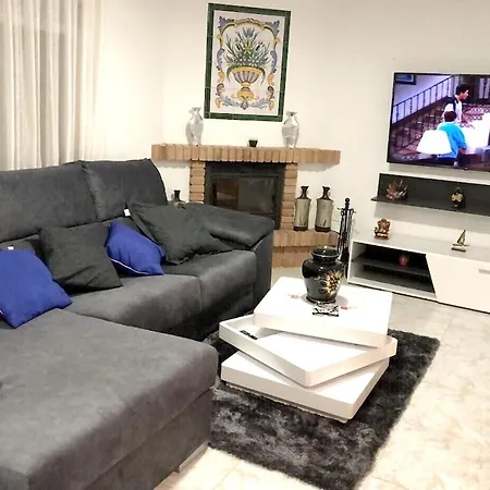 Spacious In With Private Pool And Garden