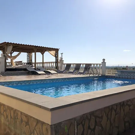 Spacious In With Private Pool And Garden Villa *