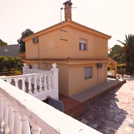 Spacious In With Private Pool And Garden