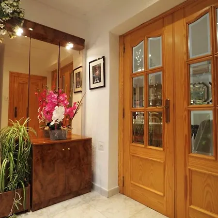 Spacious In With Private Pool And Garden *