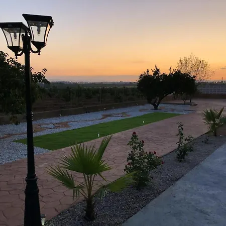 Spacious In With Private Pool And Garden